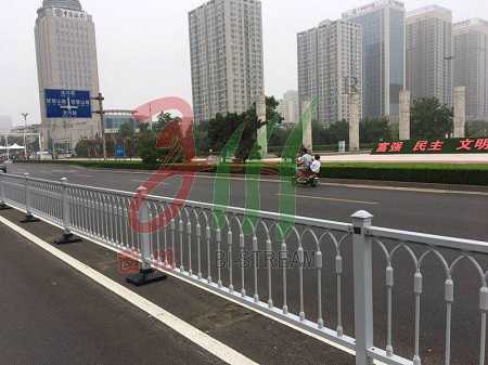 道路护栏的特点及维护方法 市政护栏.jpg