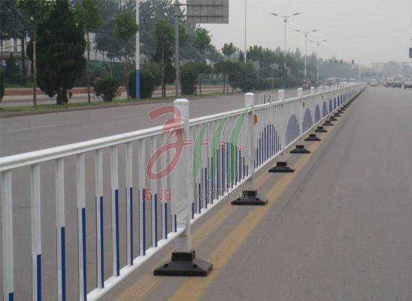 道路护栏的特点及维护方法 道路护栏的特点及维护方法