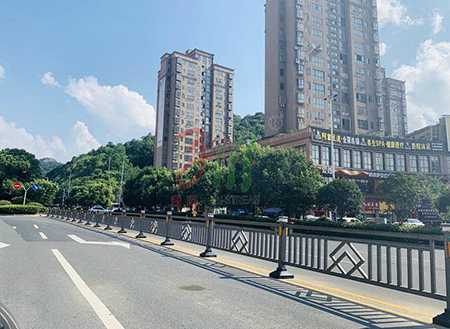 道路护栏为什么选择锌钢护栏 道路护栏为什么选择锌钢护栏