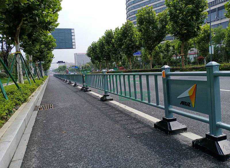 装扮不锈钢护栏的方法 装扮不锈钢护栏的方法