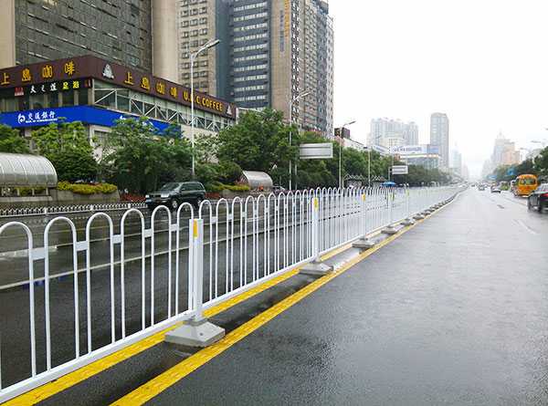 如何正确的安装道路护栏
